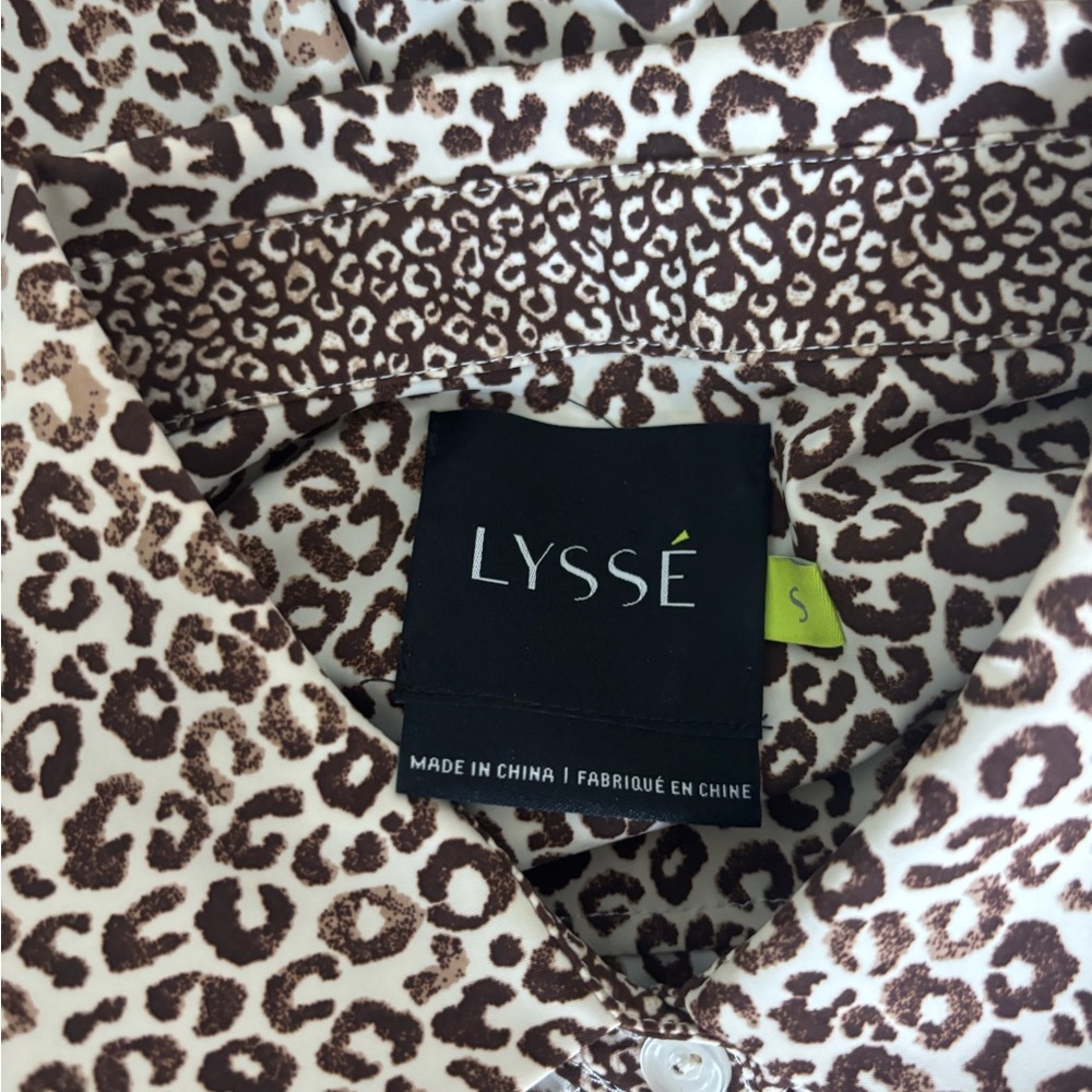Lysse leopard print button down shirt size small - Picture 5 of 6